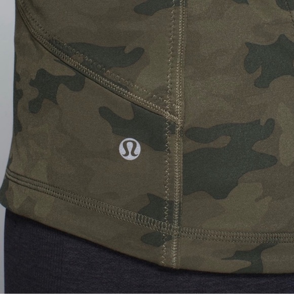 🌟🌟💫🔥 RARE LULULEMON DISCONTINUED
Forme Jacket Camo Camo 20cm Fatigue Green! - Picture 9 of 12
